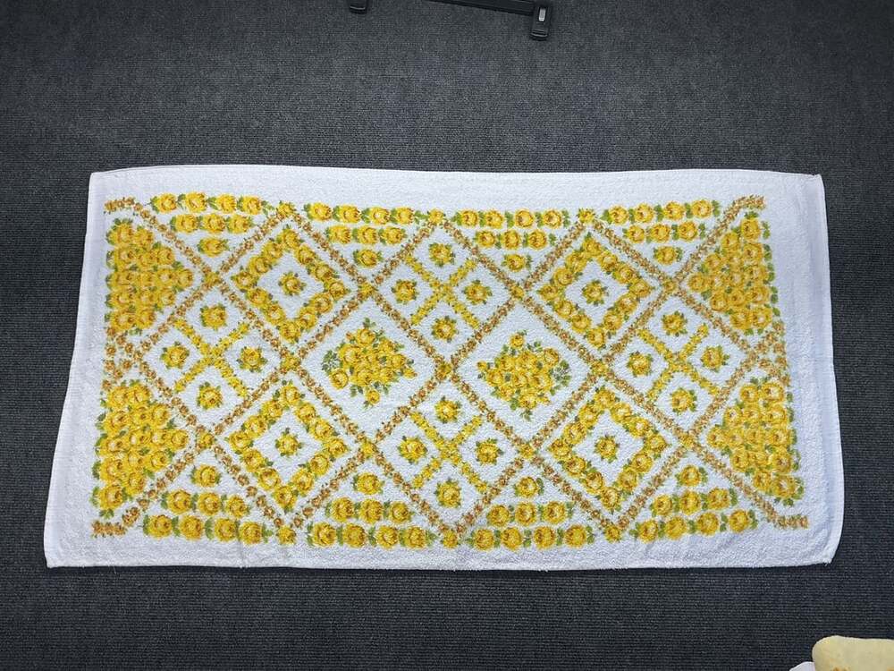 Vintage Yellow Floral Bath Towel White with Yellow Roses Diamond Trellis Pattern